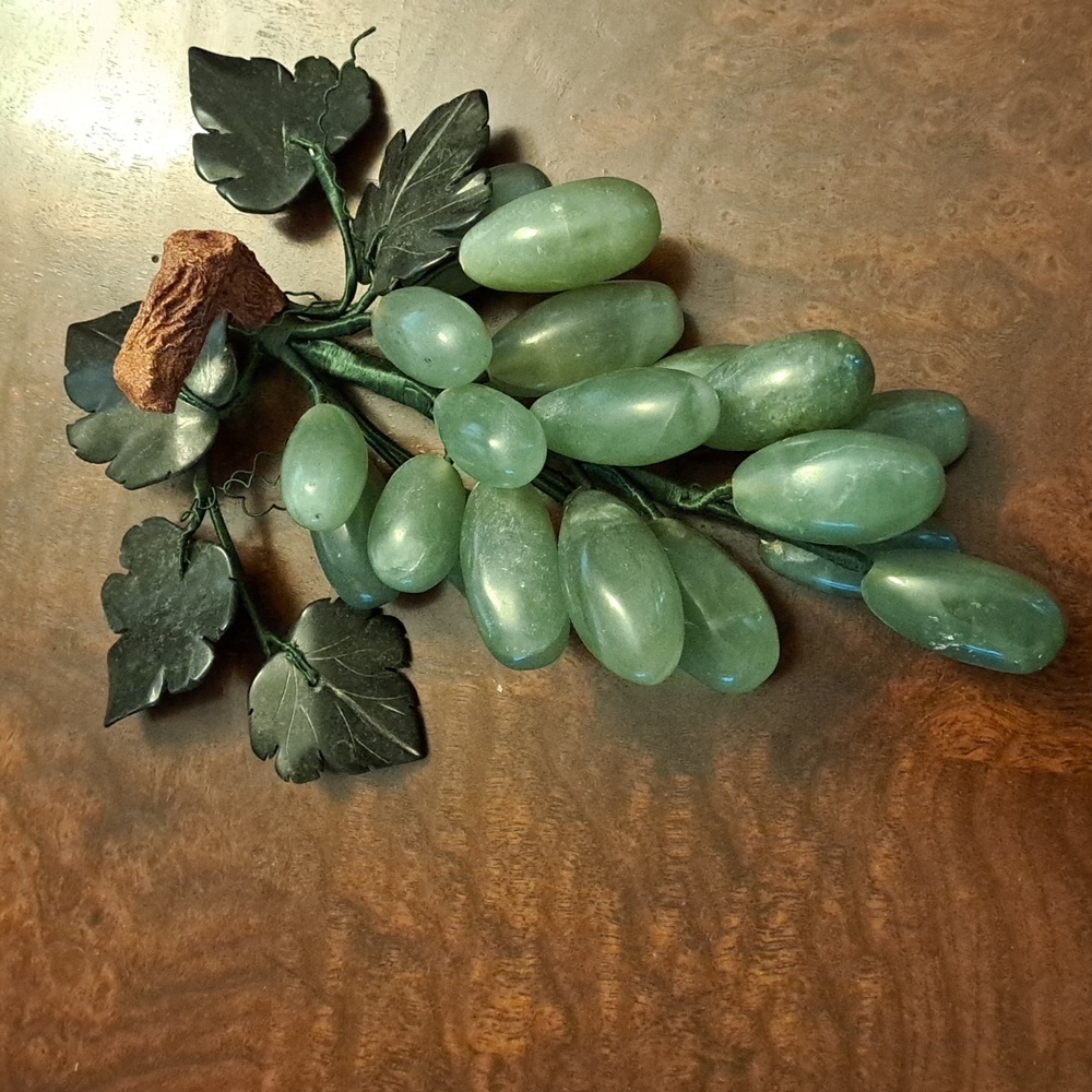 Large vintage green jade grapes in excellent condition